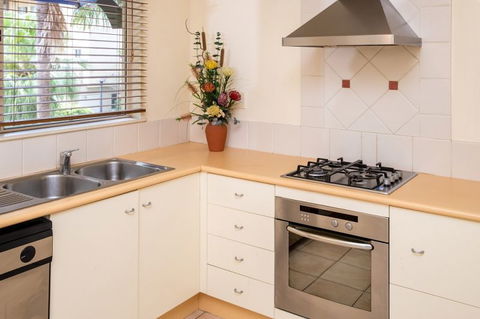 The Lakes Cairns Resort - Accommodation Port Macquarie 1
