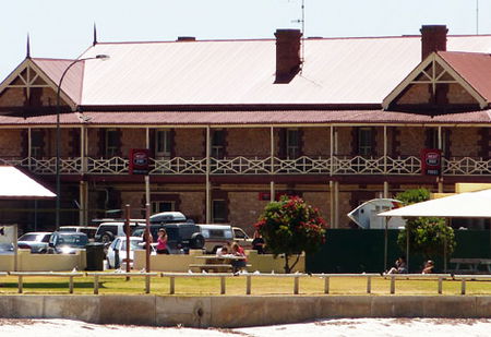 Tumby Bay Hotel And Seafront Apartments - Accommodation Port Macquarie 2