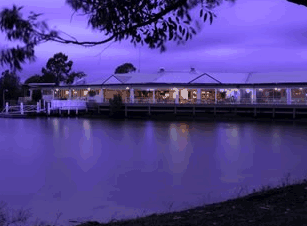Waterfront Hotel - Accommodation Port Macquarie 2