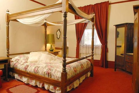 Mickey Bourkes Koroit Hotel - Accommodation Port Macquarie 0
