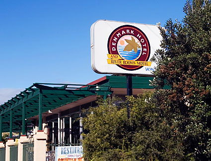 Denmark Hotel & River Rooms Motel - Accommodation Port Macquarie 0
