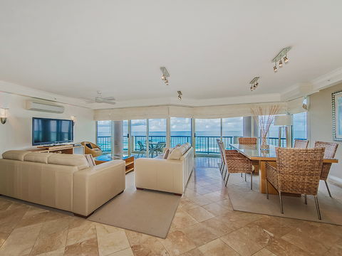 AA Oceana On Broadbeach - Accommodation Port Macquarie 12
