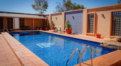 Desert Cave Hotel - Accommodation Port Macquarie 0