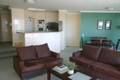 Surfers Mayfair - Accommodation Port Macquarie 6