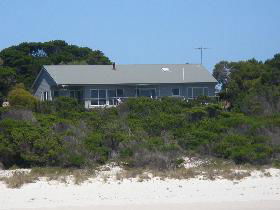 Island Beach Escape - Accommodation Port Macquarie 0