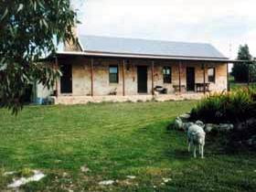 Mt Dutton Bay Woolshed Heritage Cottage - Accommodation Port Macquarie 0