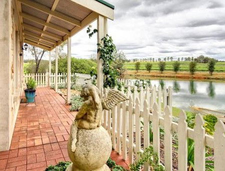 Stonewell Cottages And Vineyards - Accommodation Port Macquarie 2