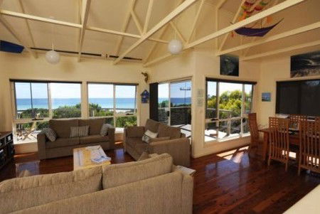 Island Beach Escape - Accommodation Port Macquarie 1
