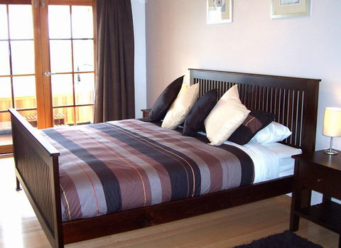 McLaren Ridge 3 - McLaren Ridge Log Cabins - Accommodation Port Macquarie 3