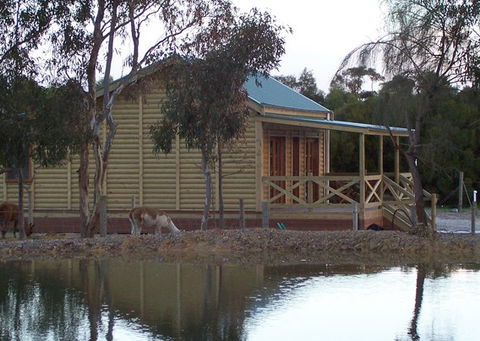 McLaren Ridge 3 - McLaren Ridge Log Cabins - Accommodation Port Macquarie 7