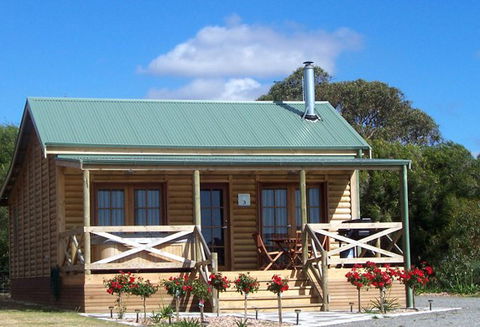 McLaren Ridge 3 - McLaren Ridge Log Cabins - Accommodation Port Macquarie 8