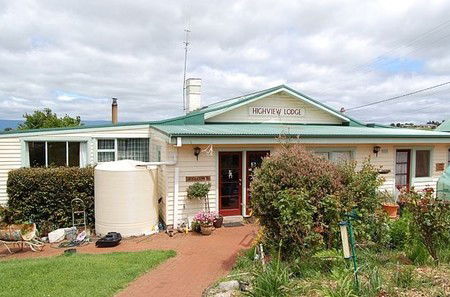 Deloraine Highview Lodge Backpackers - Accommodation Port Macquarie 1