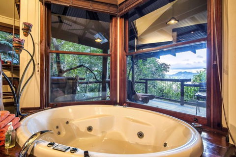 Secrets On The Lake - Accommodation Port Macquarie 7