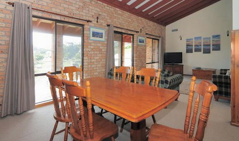 Baileys, Gerringong - Accommodation Port Macquarie 3