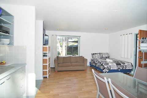 Huskisson Holiday Cabins - Accommodation Port Macquarie 2