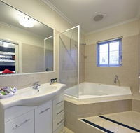 Comfort Inn And Suites Georgian Albury - Accommodation Port Macquarie