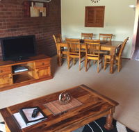 Cleveland Visitor Villas Motel  Shailer Park Garden Villas - Accommodation Port Macquarie