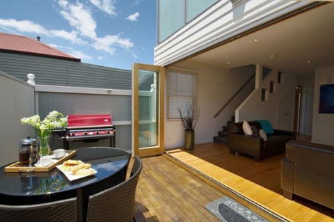 City Breeze - Stay Innercity - Accommodation Port Macquarie 0