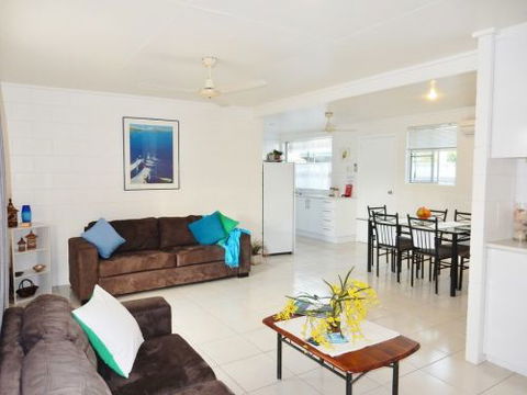 Lucinda Holiday Rentals  - Accommodation Port Macquarie 0