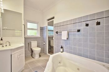 Dolphin Sands - Accommodation Port Macquarie 7