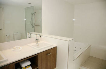 The Emerald Resort Noosa - Accommodation Port Macquarie 32