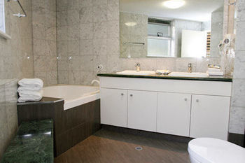 The Emerald Resort Noosa - Accommodation Port Macquarie 34