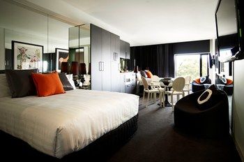 Art Series - The Cullen - Accommodation Port Macquarie 4