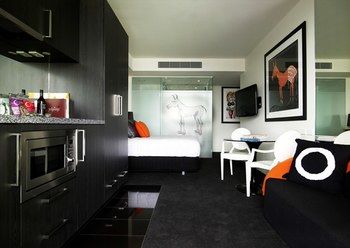 Art Series - The Cullen - Accommodation Port Macquarie 7