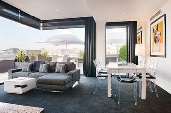 Art Series - The Cullen - Accommodation Port Macquarie 16