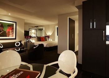 Art Series - The Cullen - Accommodation Port Macquarie 30