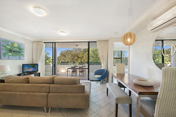 Santorini Twin Waters - Accommodation Port Macquarie 37