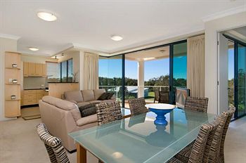 Santorini Twin Waters - Accommodation Port Macquarie 1