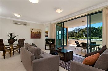 Santorini Twin Waters - Accommodation Port Macquarie 10