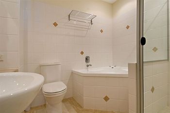 Santorini Twin Waters - Accommodation Port Macquarie 17