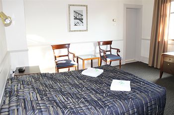 Royal Exhibition Hotel - Accommodation Port Macquarie 0