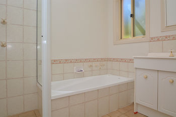 Madigan Wine Country Cottages - Accommodation Port Macquarie 24