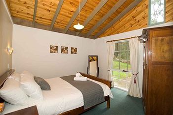Hill 'N' Dale Farm Cottages - Accommodation Port Macquarie 0