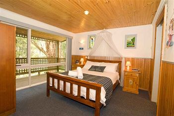 Hill 'N' Dale Farm Cottages - Accommodation Port Macquarie 1