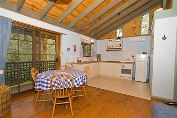 Hill 'N' Dale Farm Cottages - Accommodation Port Macquarie 2