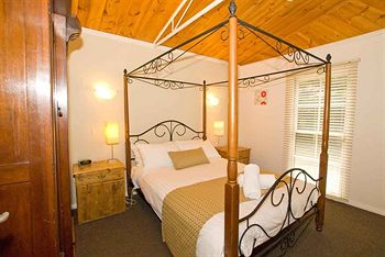 Hill 'N' Dale Farm Cottages - Accommodation Port Macquarie 4