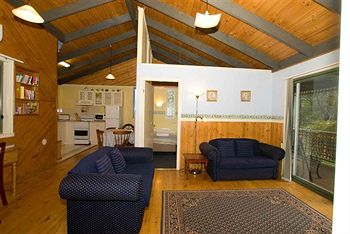 Hill 'N' Dale Farm Cottages - Accommodation Port Macquarie 17