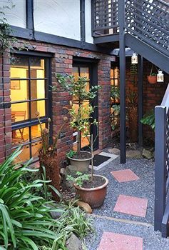 Holly Lodge - Accommodation Port Macquarie 5