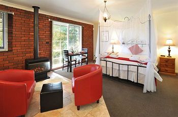 Holly Lodge - Accommodation Port Macquarie 7