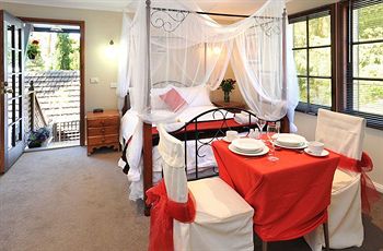 Holly Lodge - Accommodation Port Macquarie 11