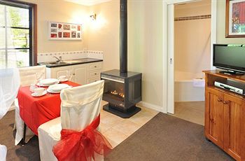 Holly Lodge - Accommodation Port Macquarie 12