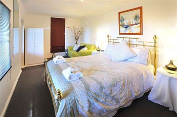 Holly Lodge - Accommodation Port Macquarie 32
