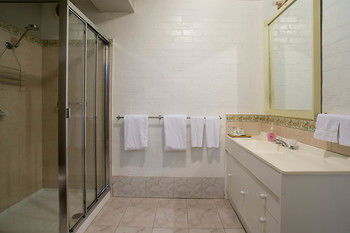 A Camelot Tower & Penthouse - Accommodation Port Macquarie 29