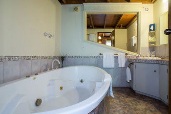 A Camelot Tower & Penthouse - Accommodation Port Macquarie 50