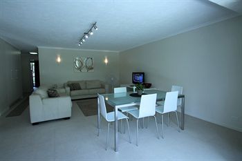 84 The Spit - Accommodation Port Macquarie 60