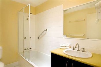 Beach Breakers Resort - Accommodation Port Macquarie 0